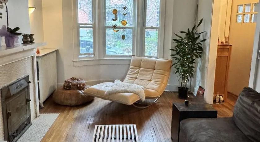 Toronto Roncesvalles Gem short-term rental 3 bedroom home sleeps 5 - Image 1