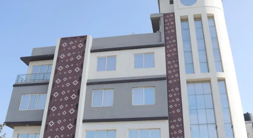 Hotel Vraj Inn - Image 1