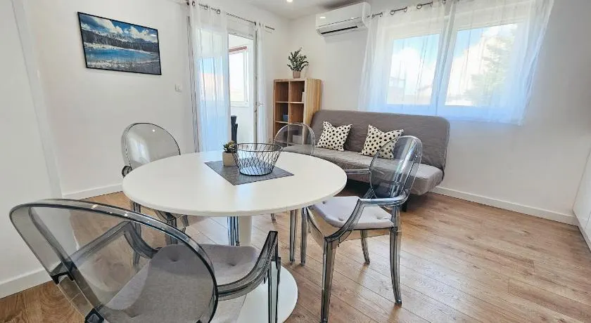 Apartment Zore - Image 1