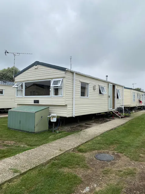 The shack at Winchelsea - Image 1