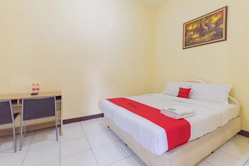 RedDoorz @ Kings Hotel near CSB Mall - Image 1