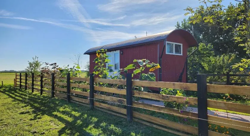 Herdershut 'De Skoeboet', vlakbij zee - Image 1