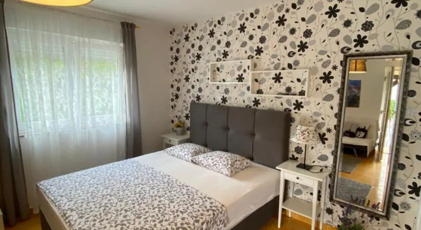 Apartments Lara - Image 1