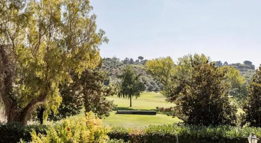 Hole 1 - Cozy place on Castelgandolfo Golf Course - Image 1