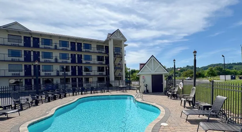 Landmark Inn On The River Sevierville - Image 1