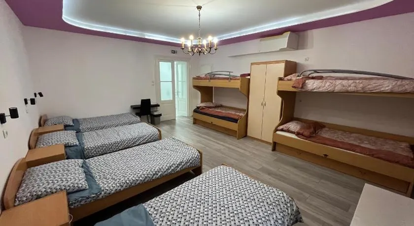 Happy Hostel - Image 1
