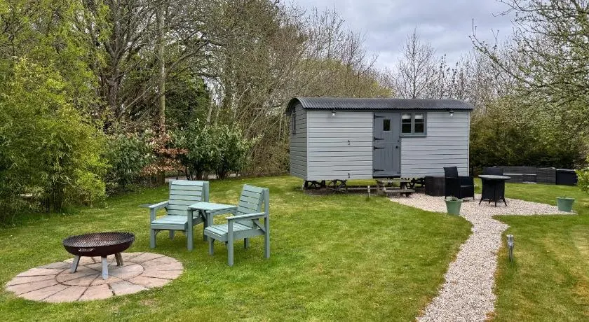 Greatwood Shepherds Hut - Image 1