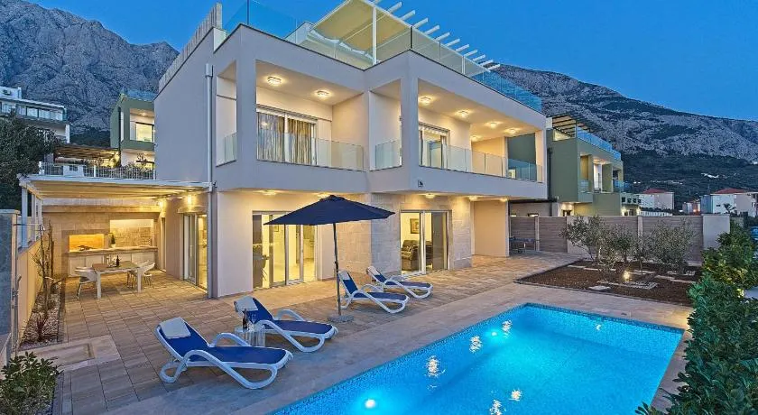 Maison avec jardin, barbecue et piscine privée - Image 1