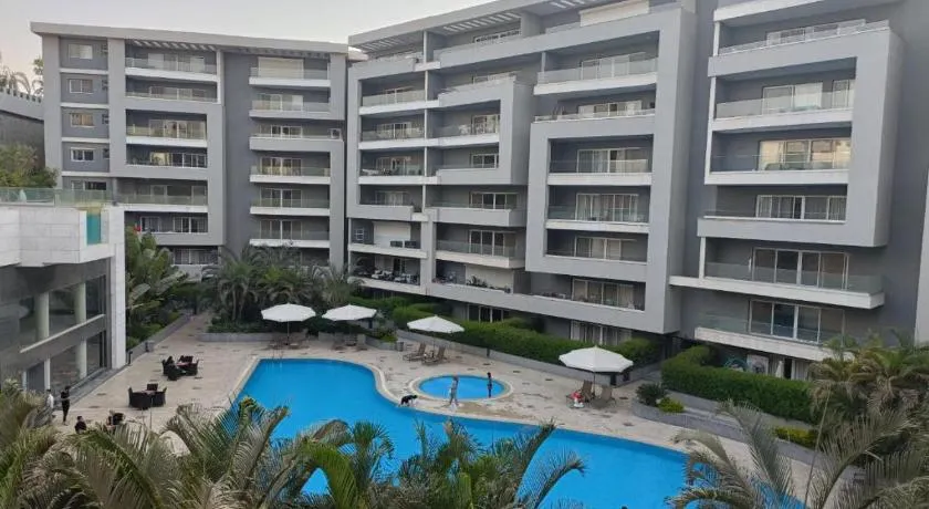 Parkside Boutique 3 BBR Serviced Apartment - Ocean Blue - Near Airport - Image 1