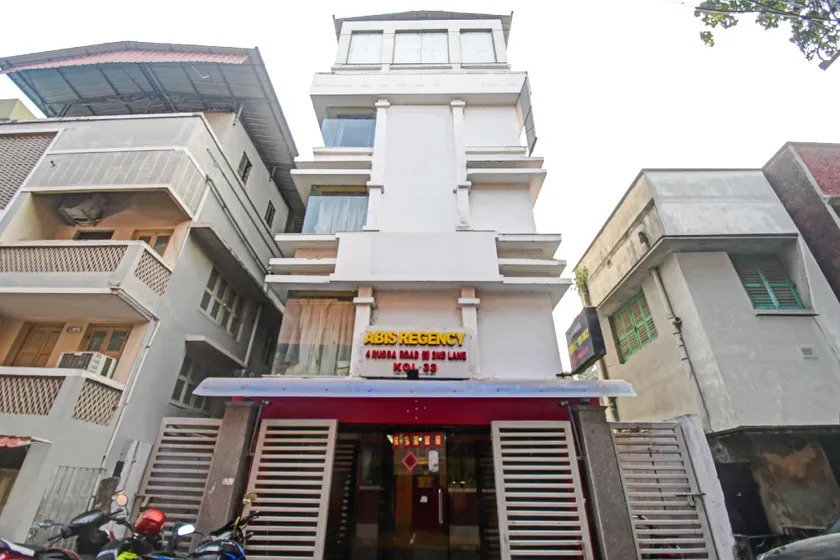 Super Collection O Avenue Regency Near Kalighat Kali Temple - Image 1