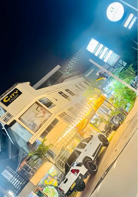 Airport City Hotel by Sandamalee - Image 1