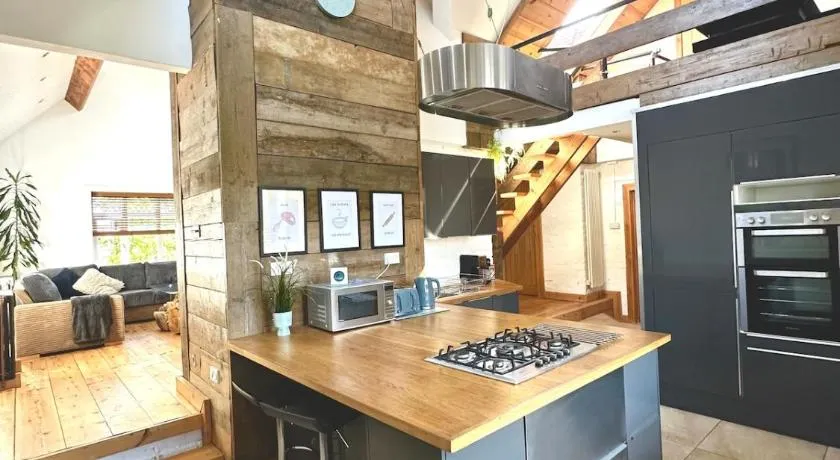 3-Bed Apartment with Rooftop Terrace - Image 1