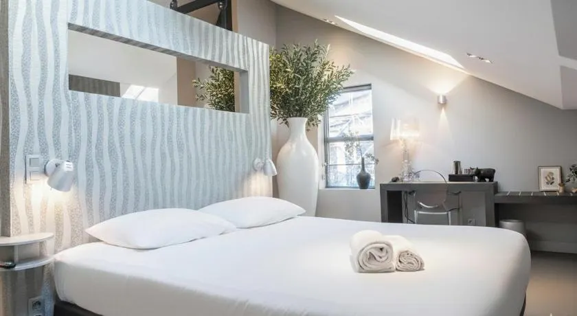 Fresh, Modern suite near top city hotspots - Image 1