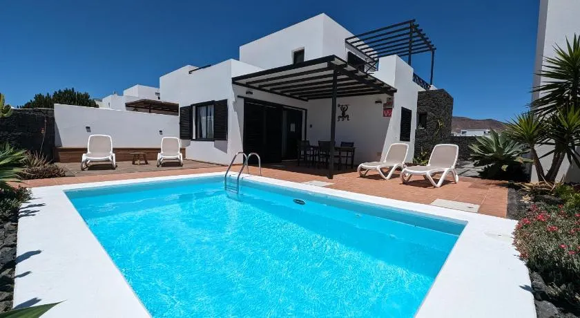 Casa Rosa: Vista Montagna, Piscina Privata e Wi-Fi - Image 1