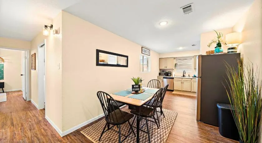 Cozy and Stylish 3-Bedroom Sanctuary - Image 1