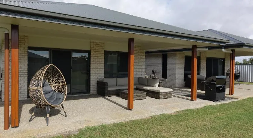 Bali Elliott Heads - Coastal Holiday Home near Boat Ramp - Image 1