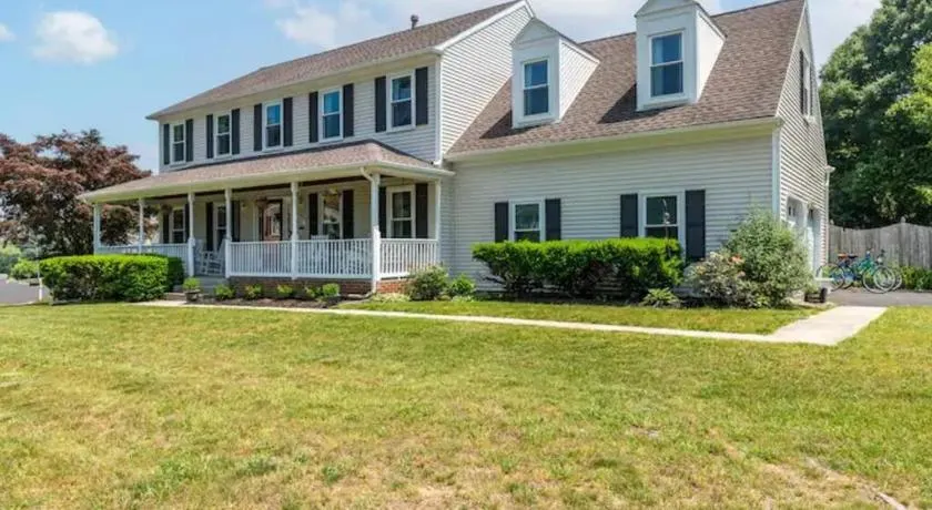 Lrge 5 BR 9 Beds Near DC-Pool, Hot Tub, Gym, Game Rm, Fire Pit - Image 1