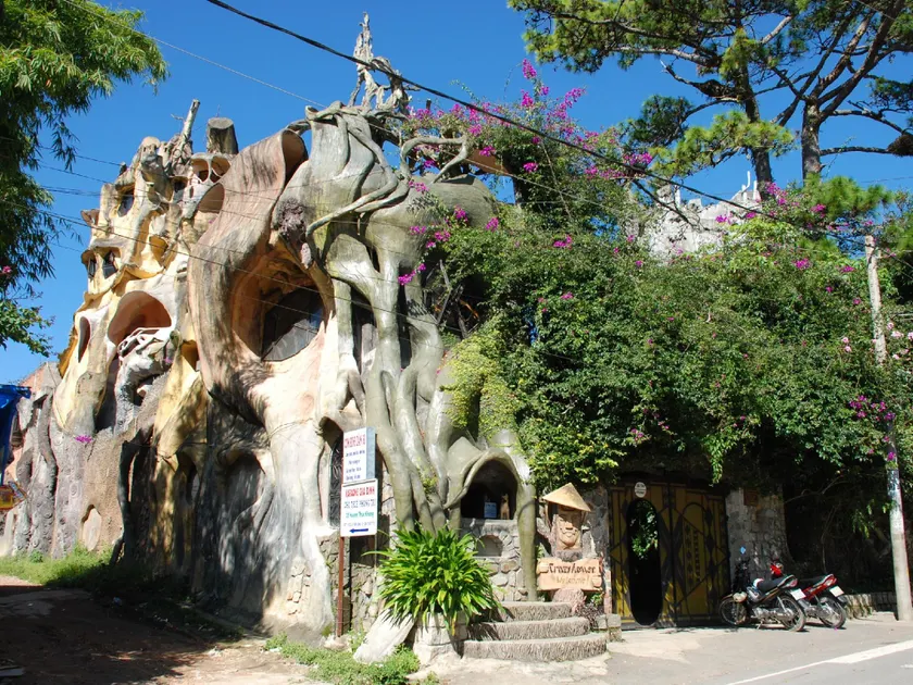 Crazy House - Image 1