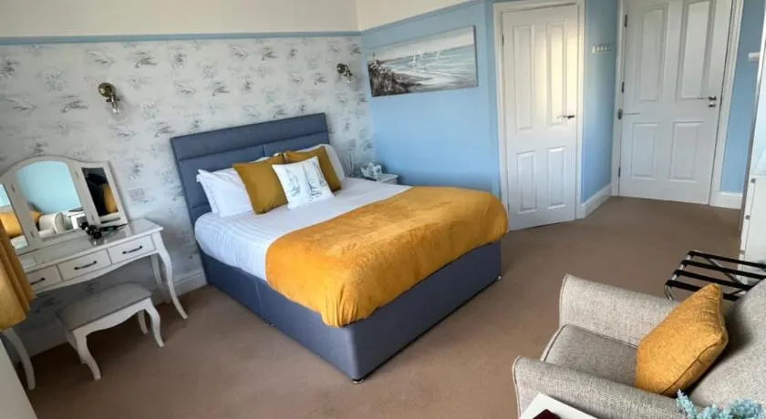 Between the Bays exclusively for Adults - Image 1