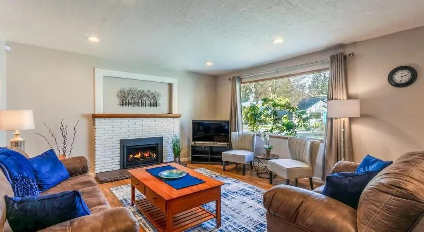 Cozy CDA Retreat 4BR Fire Pit Weekly Deals - Image 1