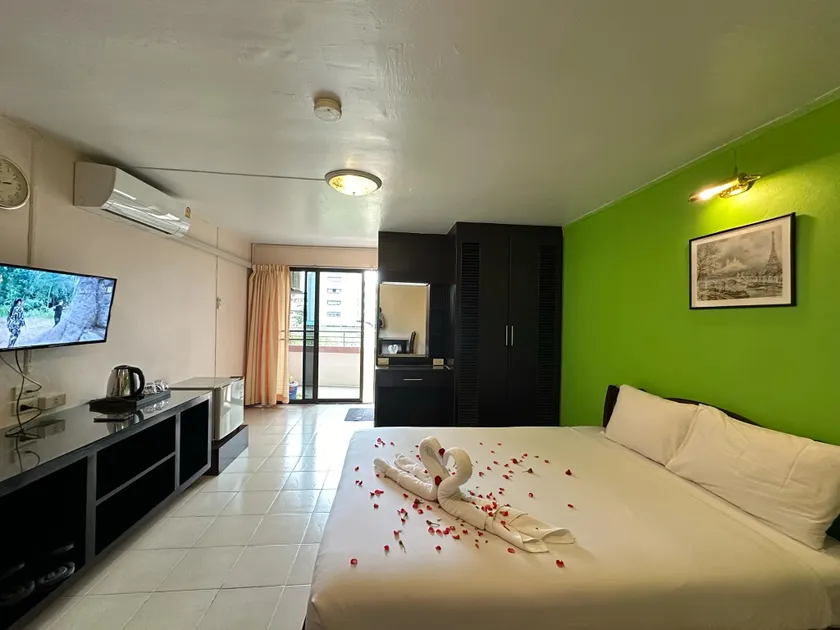 Hotel Grand Mandarin Latphrao 130 - No Parking - Image 1
