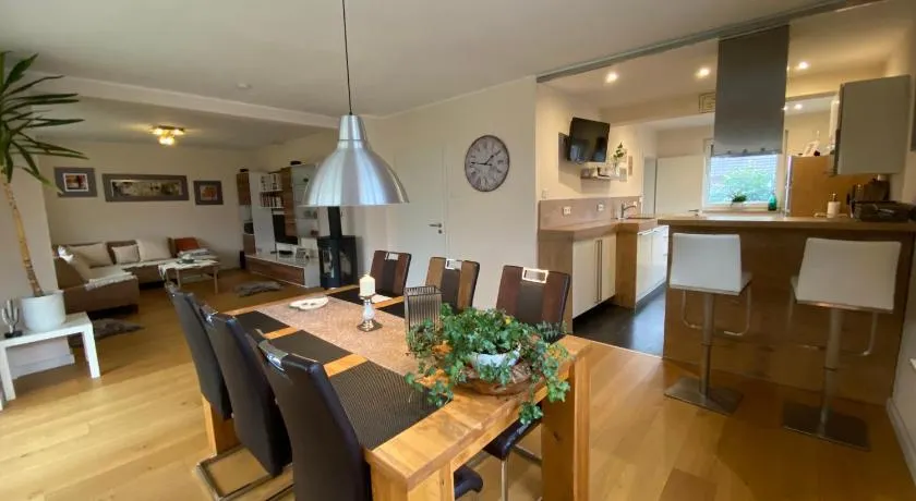 Haus Ostend Ganzes Ferienhaus mit Garten ideal für zwei Erwachsene und zwei Kinder - Image 1