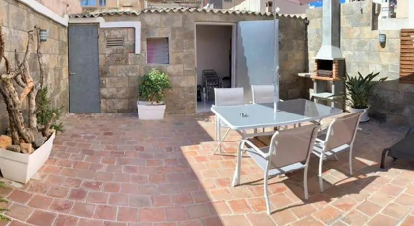 Casa antigua reformada junto al mar - Image 1