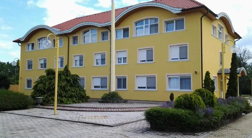 Leier Business Hotel - Image 1