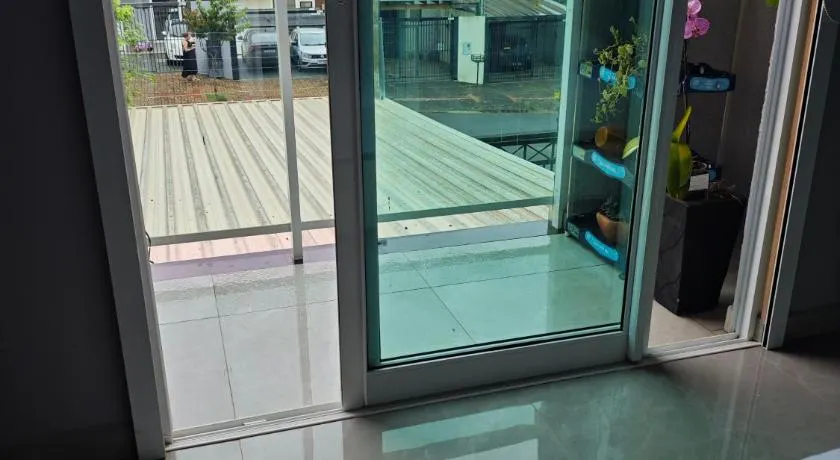 Sobrado amplo bem localizado em cascavel 1 suíte mais dois quartos ate 5 pessoas - Image 1