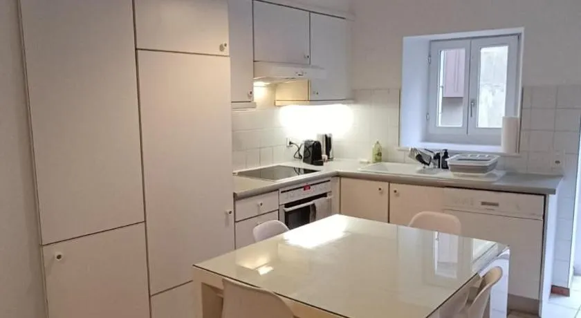 Appartement 2 grandes chambres avec balcon - Image 1