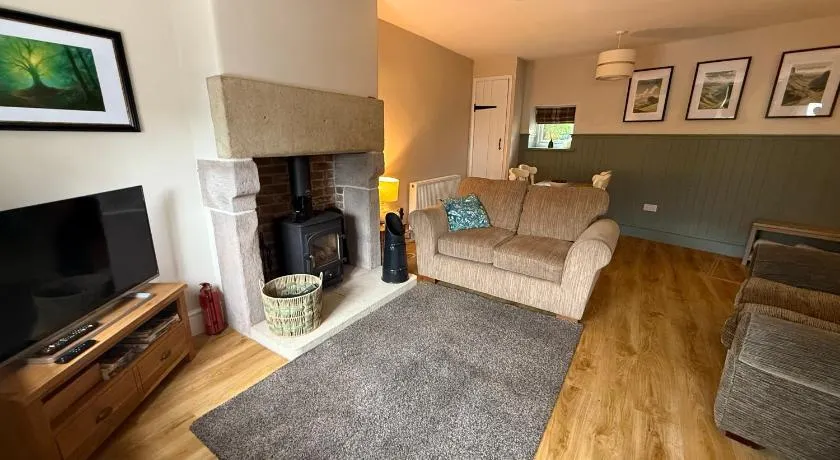 Wisteria Cottage - Image 1