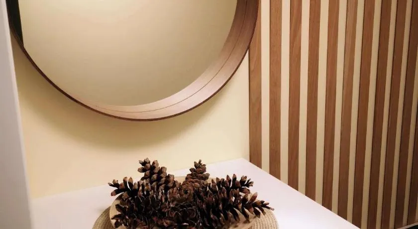 Pine Cone Apartment - Image 1