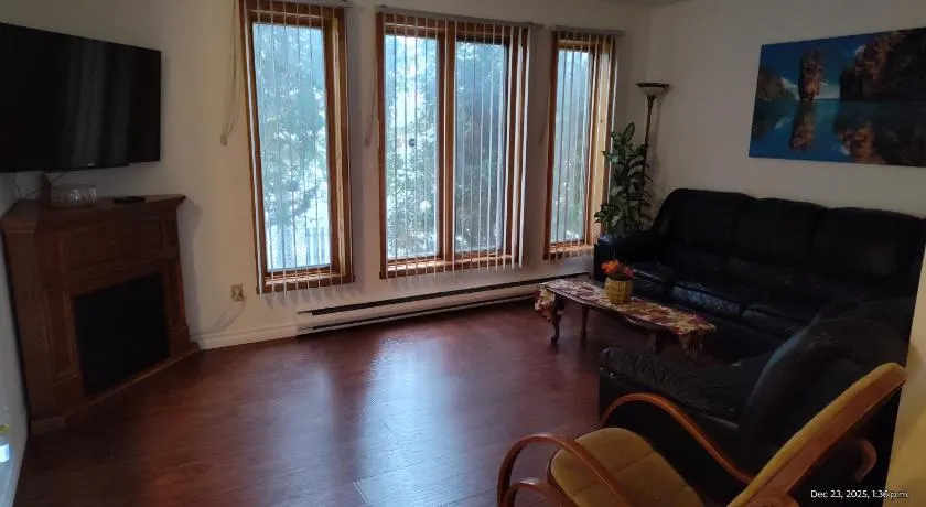 Family-Friendly in Quiet Laval Neighborhood - Image 1