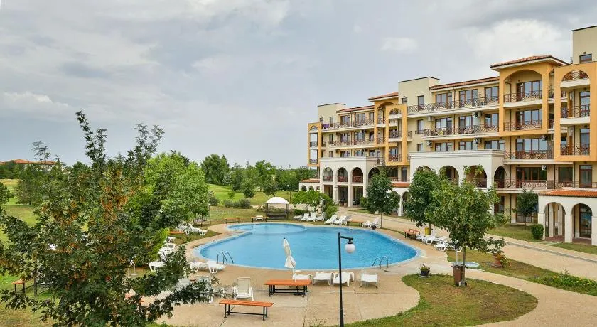 Lighthouse Golf Apart Complex&Villas - Image 1