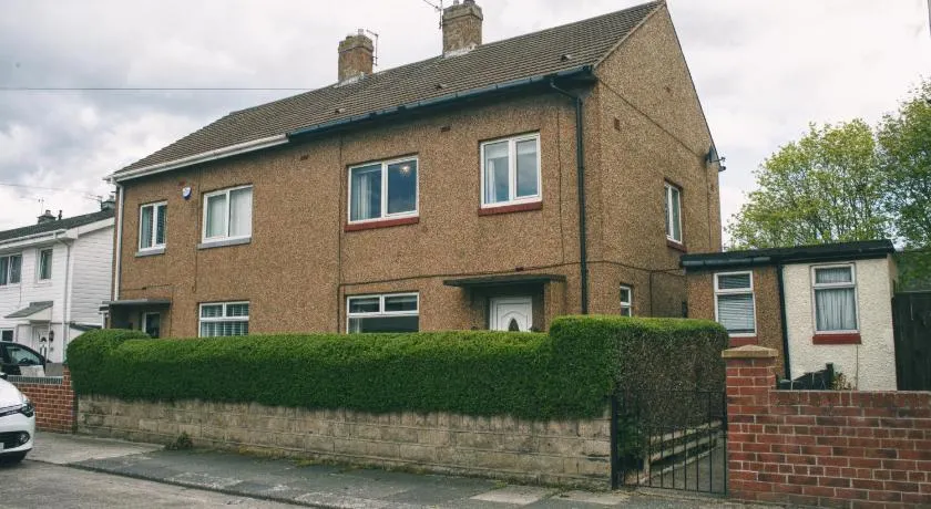 Free Parking, Ideal for long term contractor, etc stays, Fast WIFI, 3 miles 7 mins drive to Nissan, 15 mins to Sunderland Newcastle, Regular Housekeeping Options - Dwellcome Home Ltd 3 DOUBLE Bedroom House Boldon - see our site for assurance - Image 1