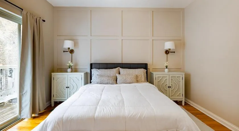 Windy City Getaway - 3BR 2BA Chicago Townhouse home - Image 1