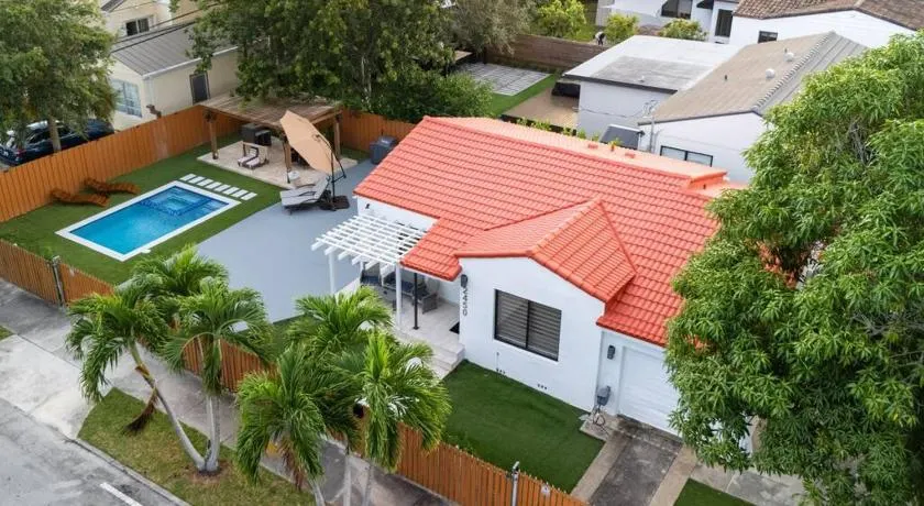 Luxury Retreat 3B ,2Ba POOL , Coral Gables Center - Image 1