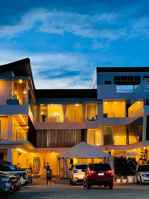 Farmfield Hotel - Image 1