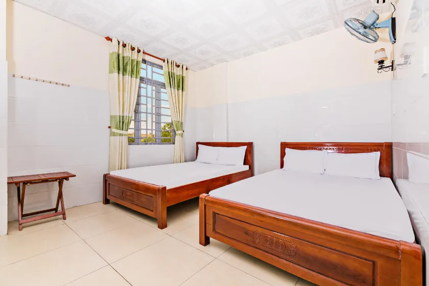 OYO 677 Ngoc Ly Hotel - Image 1