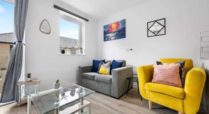 1 Bed Flat, Contractor & Long Stays, Parking - Image 1