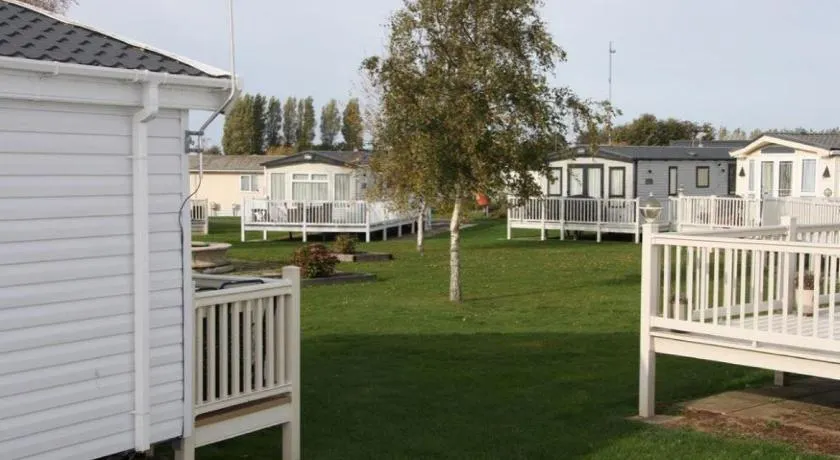 Place2bee,Family & Pet Friendly 6 Berth Caravan, Manor Park Hunstanton - Image 1