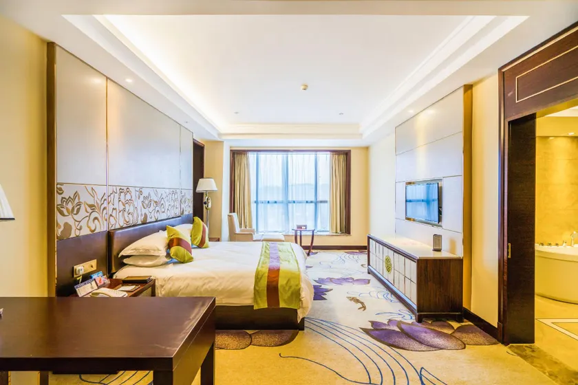 Zhongyi Holiday Hotel - Image 1
