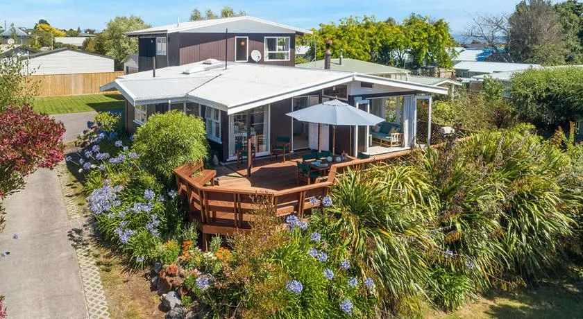 Wharewaka Hideaway - Wharewaka Holiday Home - Image 1