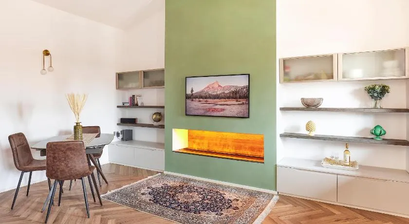 Eco Chic - Image 1