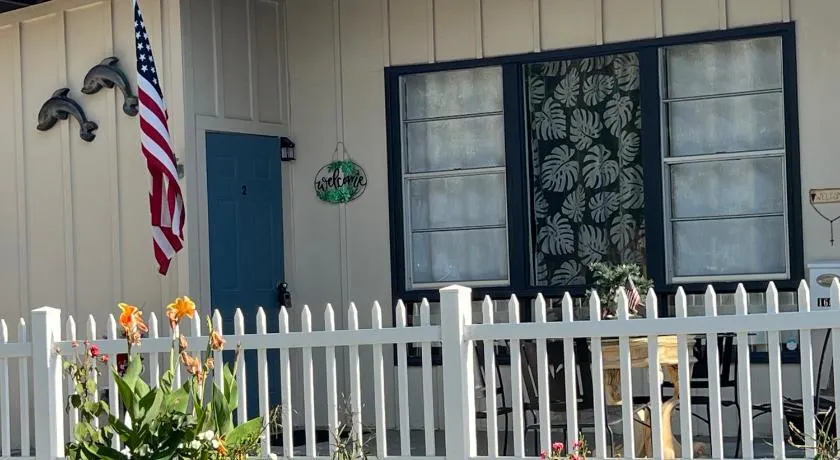 Coastal Escape Walkable, Cozy Pet-Friendly - Image 1