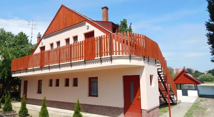 Napsugár Apartman - Image 1