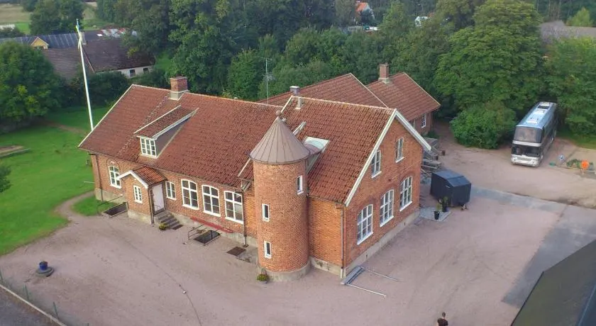Own apartment in village school from 1886 with private entrance - Image 1