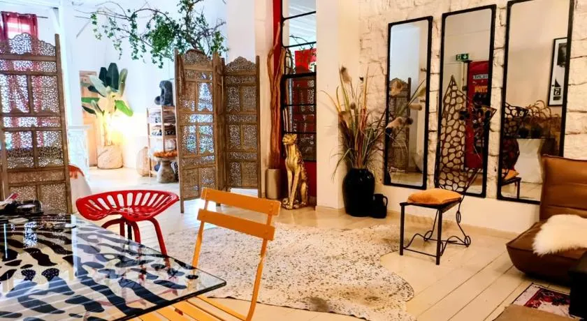 Unique 150m2 Artist Residence - Image 1