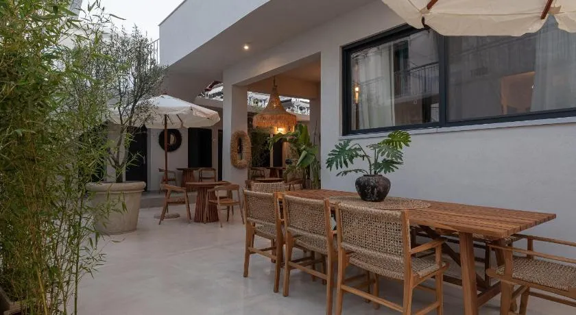 Pappou Studios - Image 1