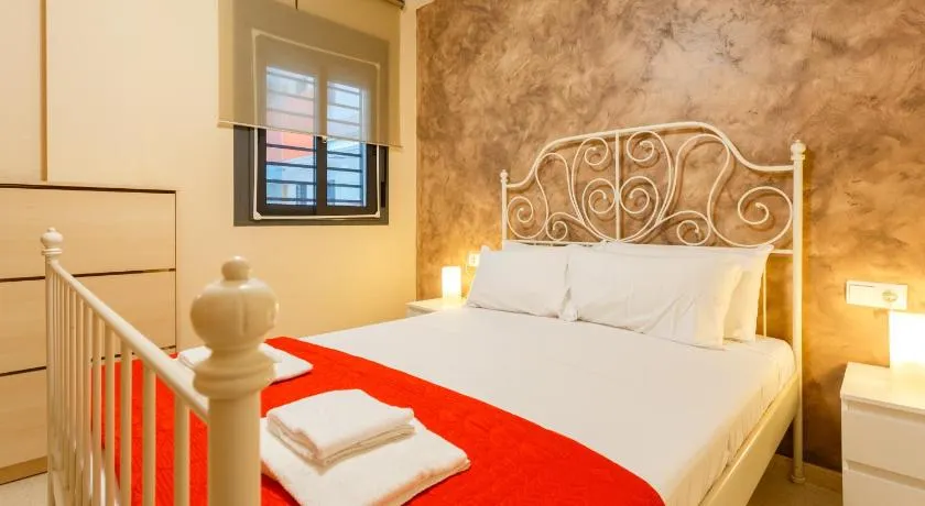 Puerta San FELIX free parking by Cadiz4Rentals - Image 1